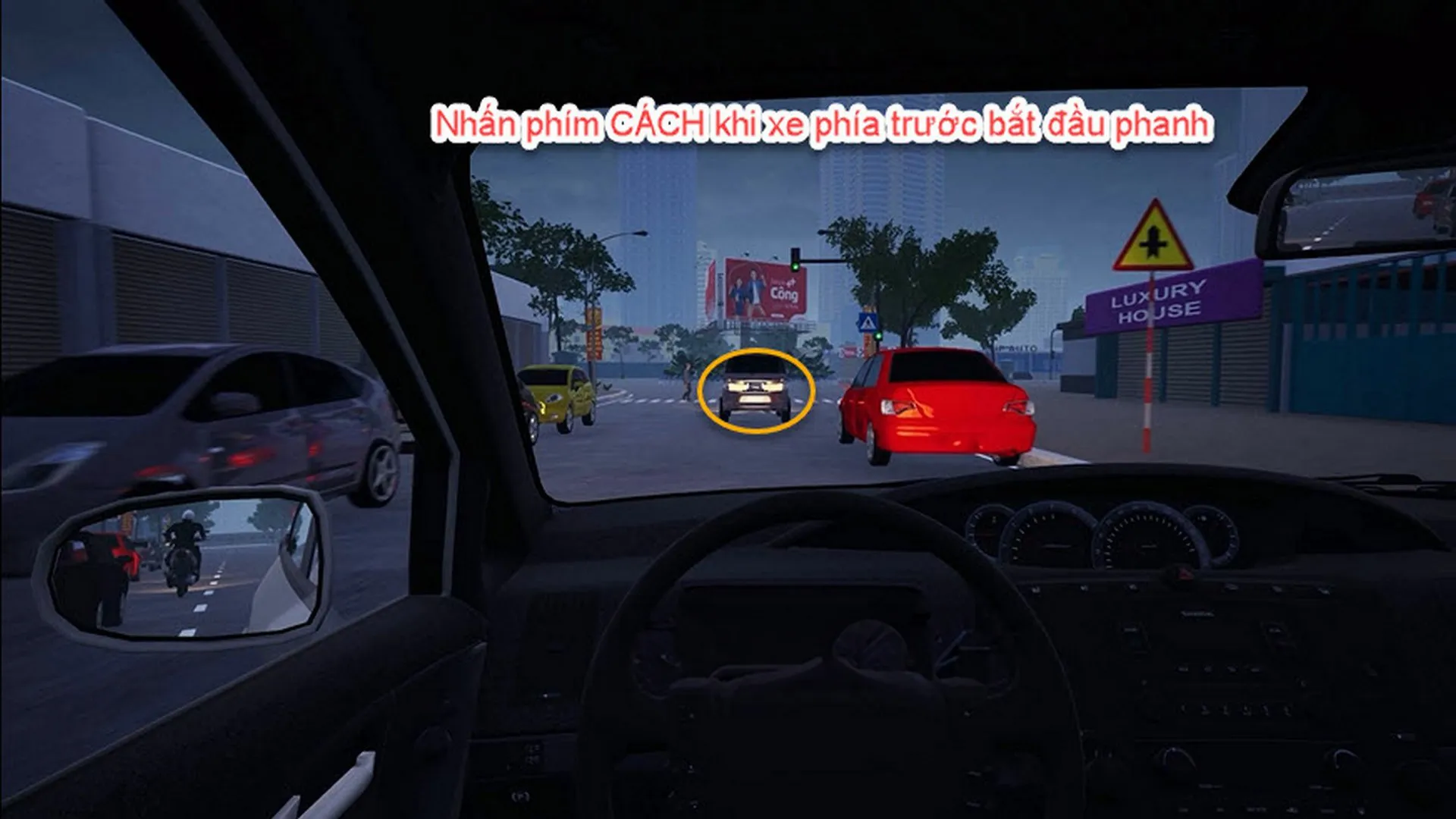 Xe máy ngược chiều trên đường hẹp